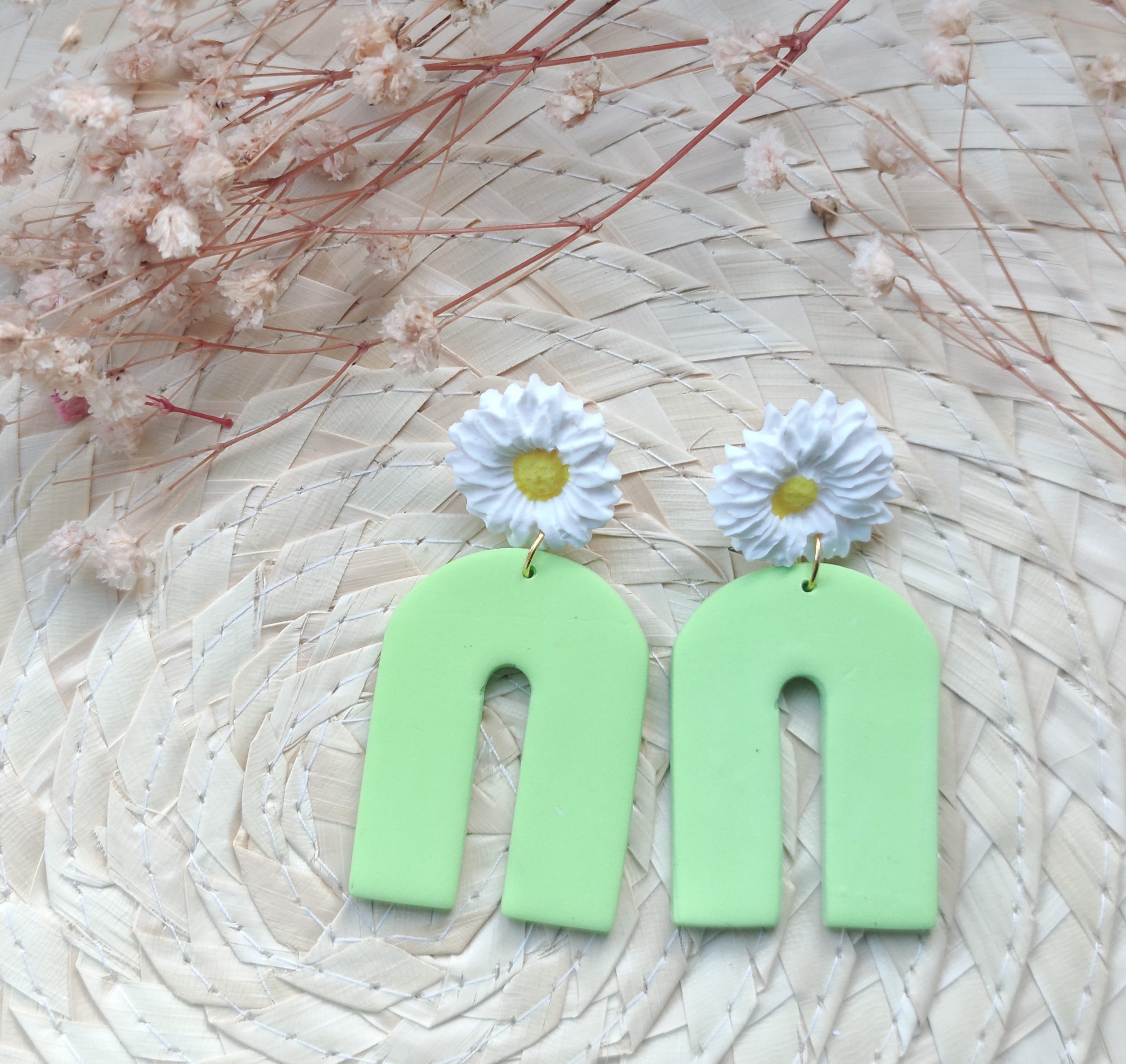 Daisy Green U shape dangle